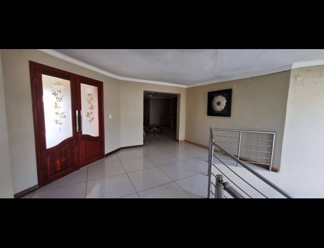 6 BEDROOM HOUSE FOR SALE IN SUMMERSET